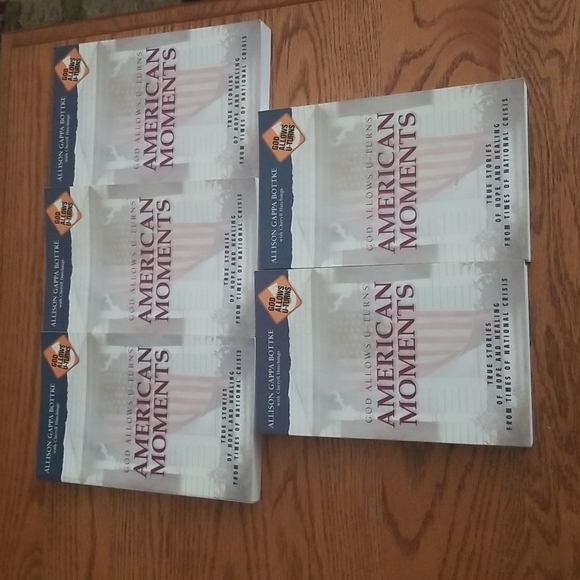BRAND NEW God Allows U-Turns American Moments by Allison Gappa Bottke-Paperback - Picture 1 of 4